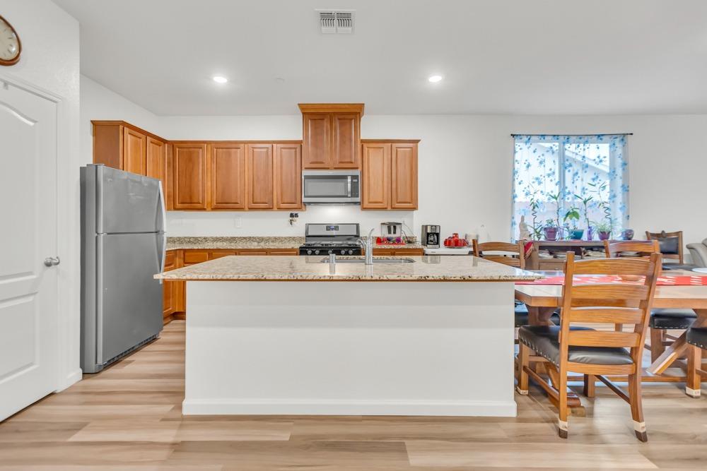 Detail Gallery Image 2 of 41 For 2309 Redhaven St, Linda,  CA 95901 - 4 Beds | 2 Baths