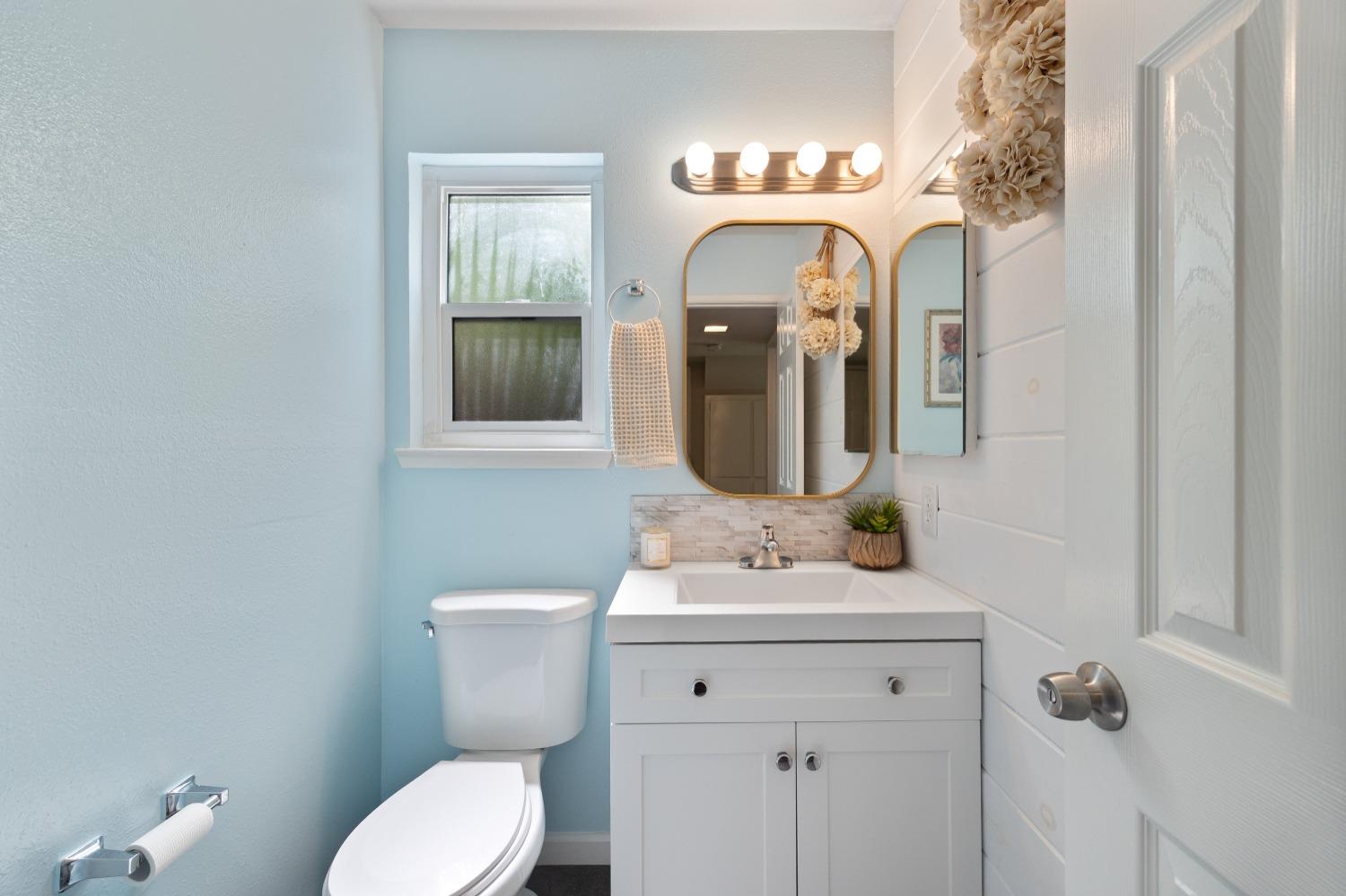 Detail Gallery Image 11 of 33 For 7055 Woodrick Way, Sacramento,  CA 95842 - 4 Beds | 2/1 Baths