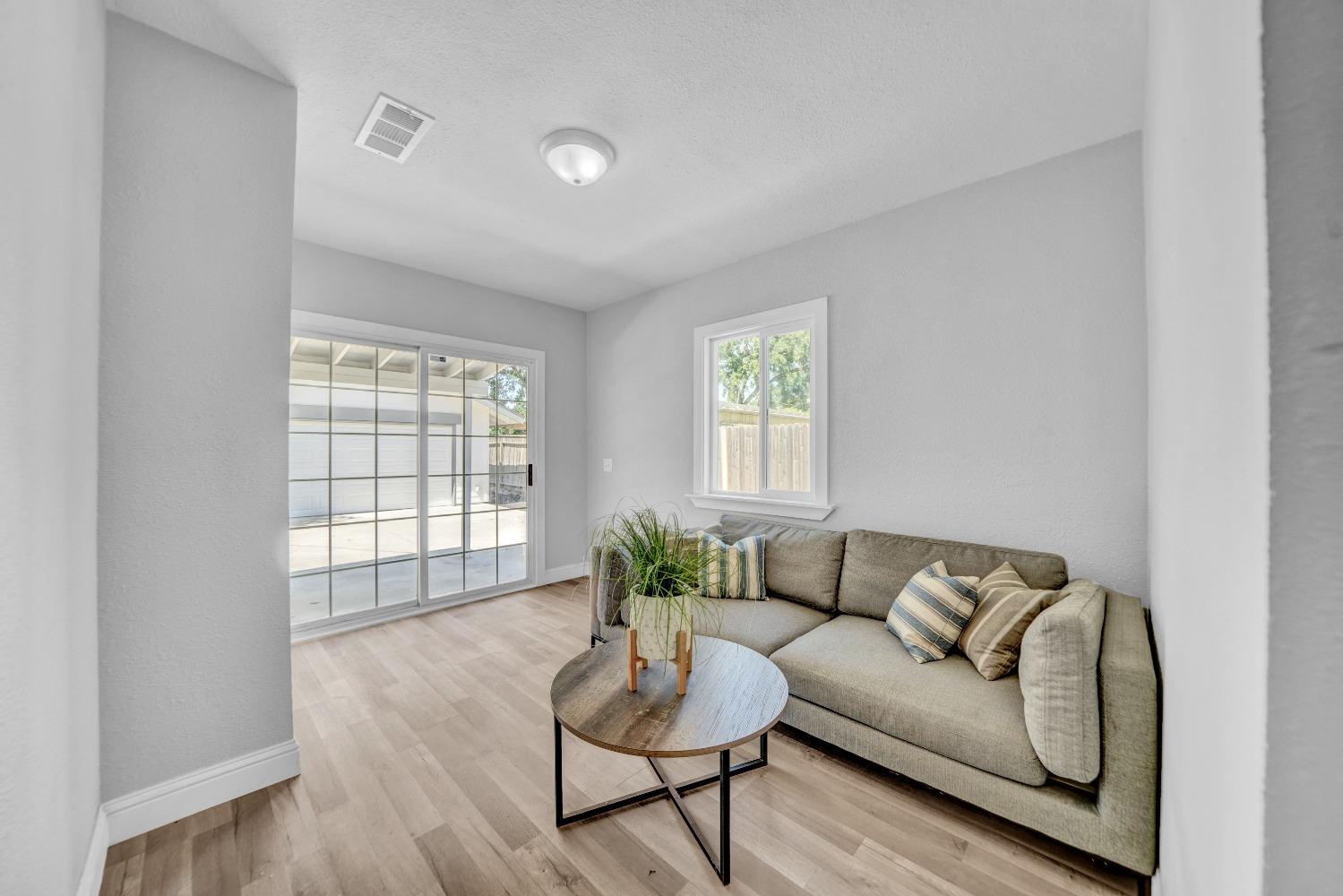 Lucerne Avenue, Stockton, California image 20