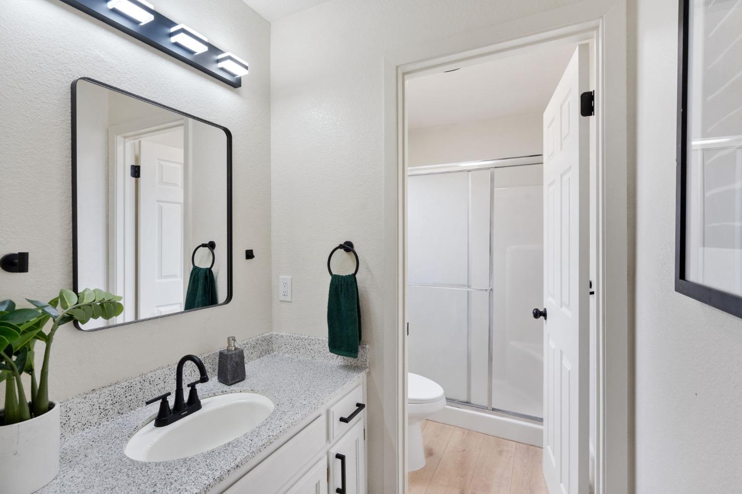 Detail Gallery Image 16 of 25 For 6872 Calvine Rd, Sacramento,  CA 95823 - 3 Beds | 2/1 Baths