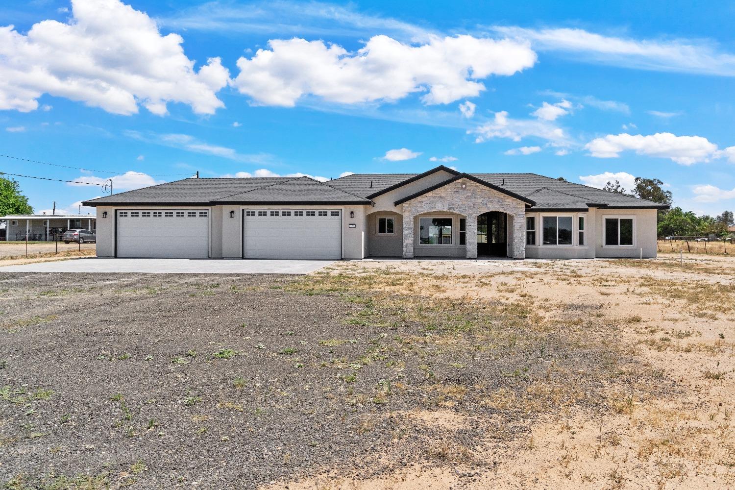 Detail Gallery Image 1 of 39 For 15709 Road 29, Madera,  CA 93636 - 8 Beds | 6 Baths