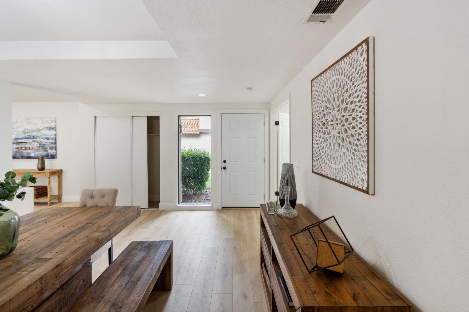 Detail Gallery Image 4 of 25 For 6872 Calvine Rd, Sacramento,  CA 95823 - 3 Beds | 2/1 Baths