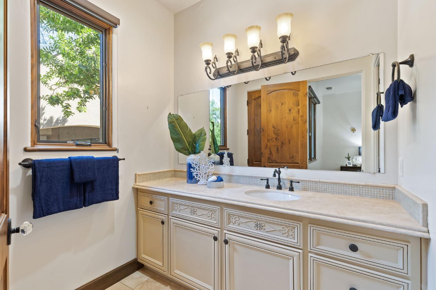Detail Gallery Image 23 of 61 For 6120 Terracina Ct, Loomis,  CA 95650 - 7 Beds | 6/2 Baths