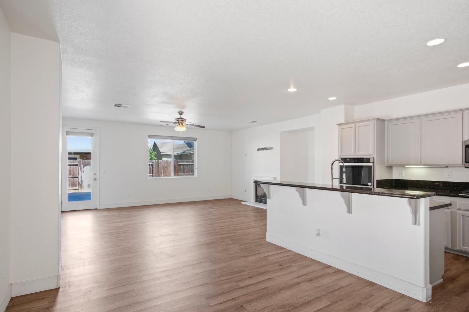 Detail Gallery Image 8 of 36 For 456 Meadow Creek Dr, Patterson,  CA 95363 - 5 Beds | 4/1 Baths