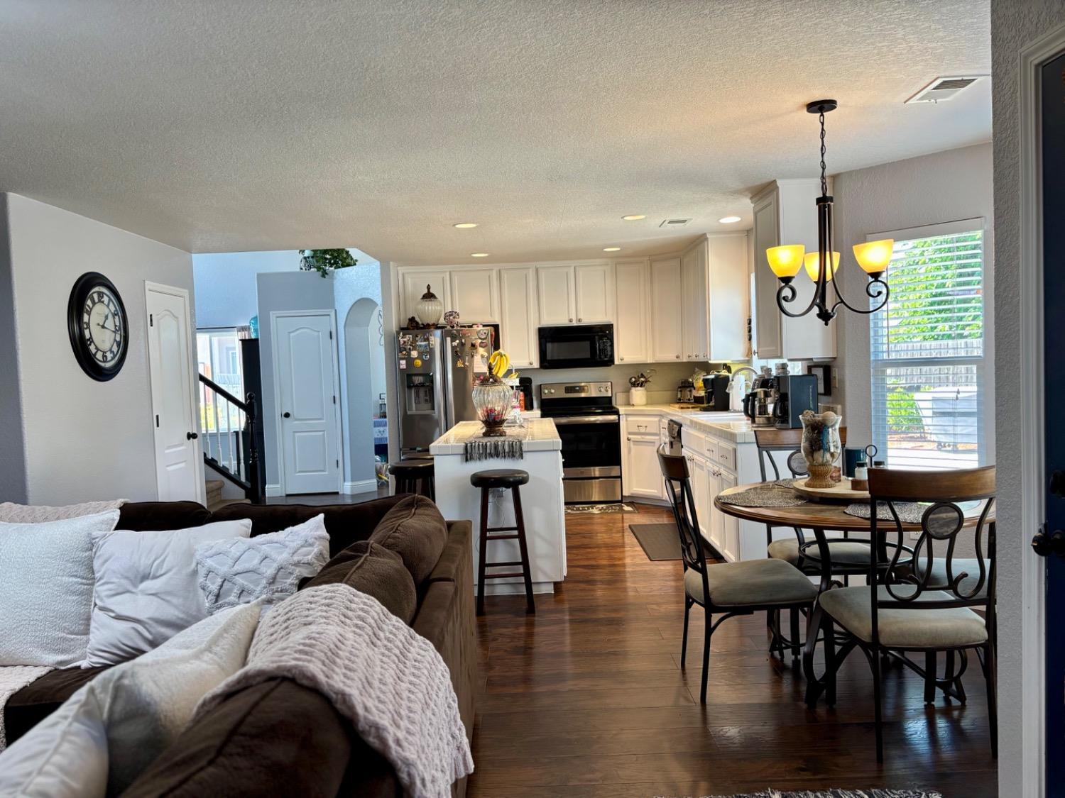Detail Gallery Image 7 of 30 For 1617 Heath Way, Ceres,  CA 95307 - 4 Beds | 2/1 Baths