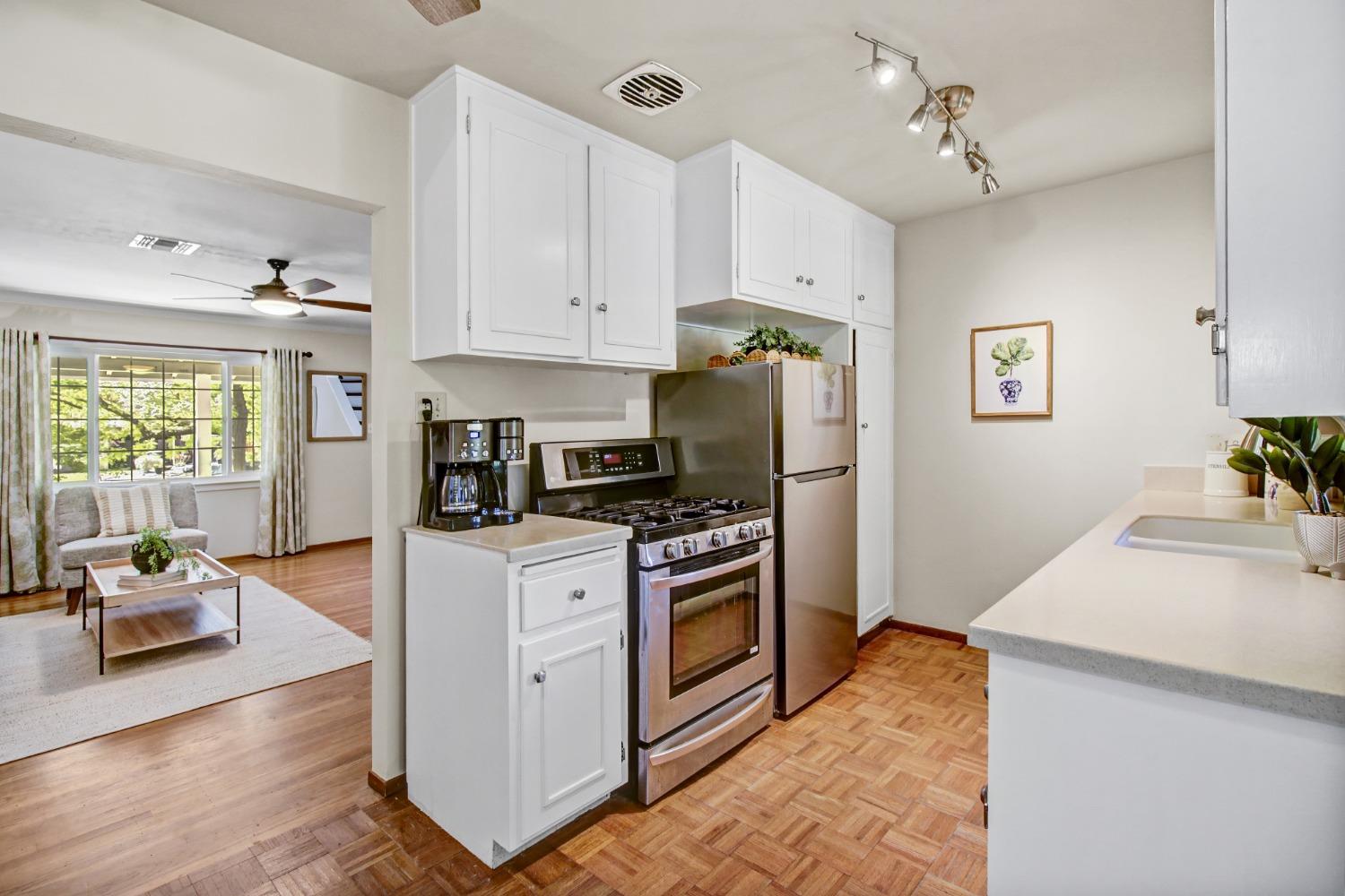 Detail Gallery Image 14 of 73 For 1837 Drew Ct, Carmichael,  CA 95608 - 4 Beds | 2 Baths