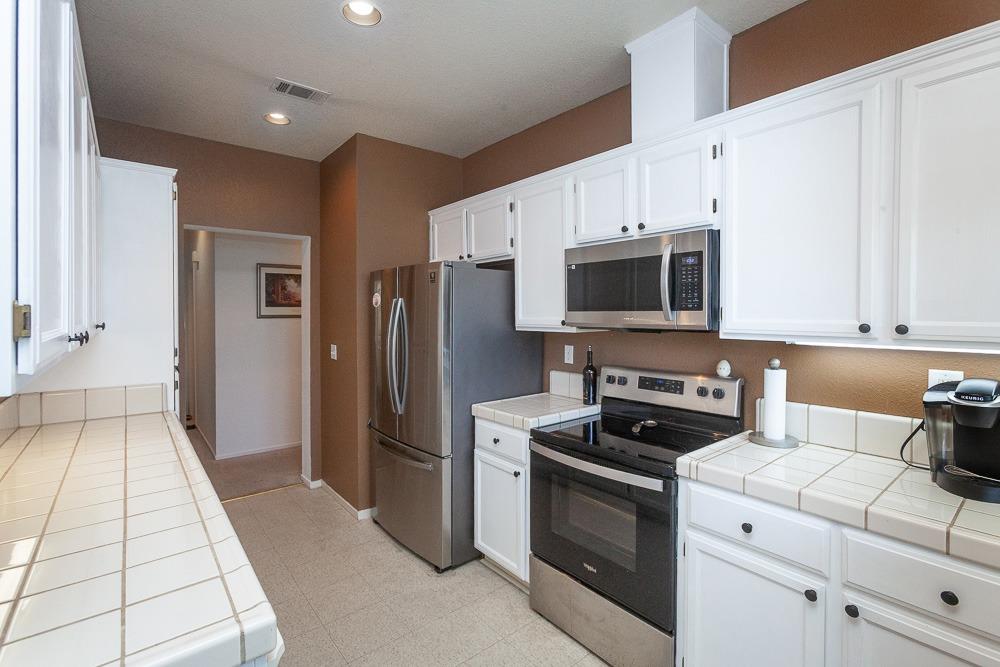 Detail Gallery Image 17 of 44 For 3070 Carousel Cir, Stockton,  CA 95219 - 3 Beds | 2 Baths