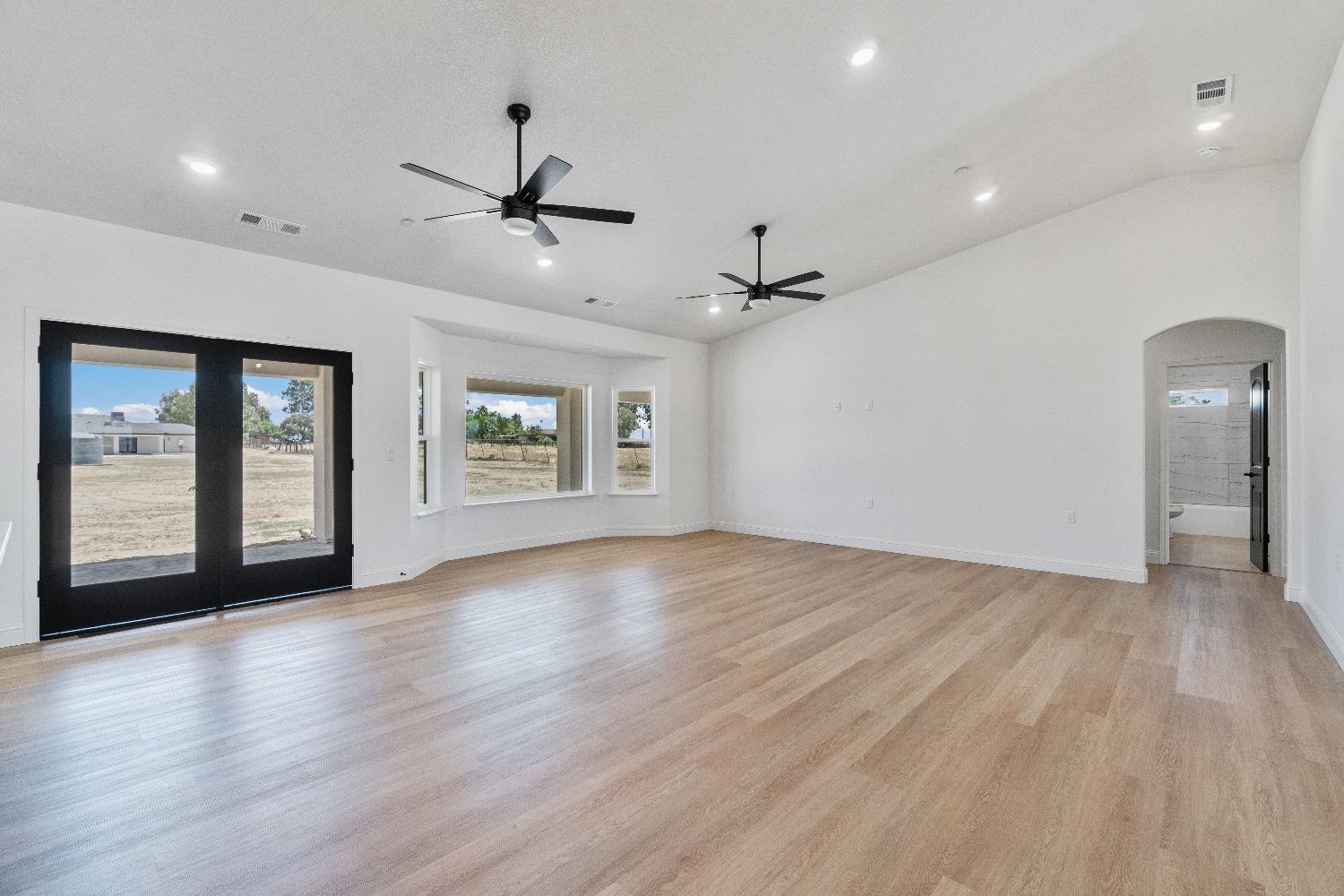 Detail Gallery Image 7 of 39 For 15709 Road 29, Madera,  CA 93636 - 8 Beds | 6 Baths
