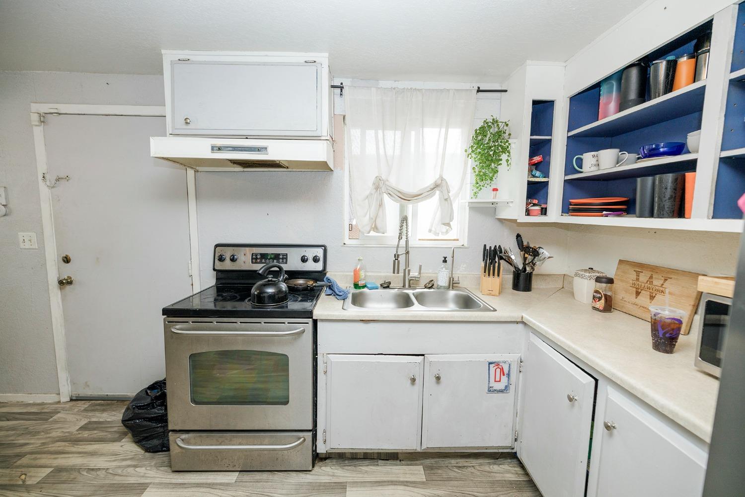 Detail Gallery Image 9 of 19 For 2709 Sparks Way, Modesto,  CA 95350 - 3 Beds | 1 Baths