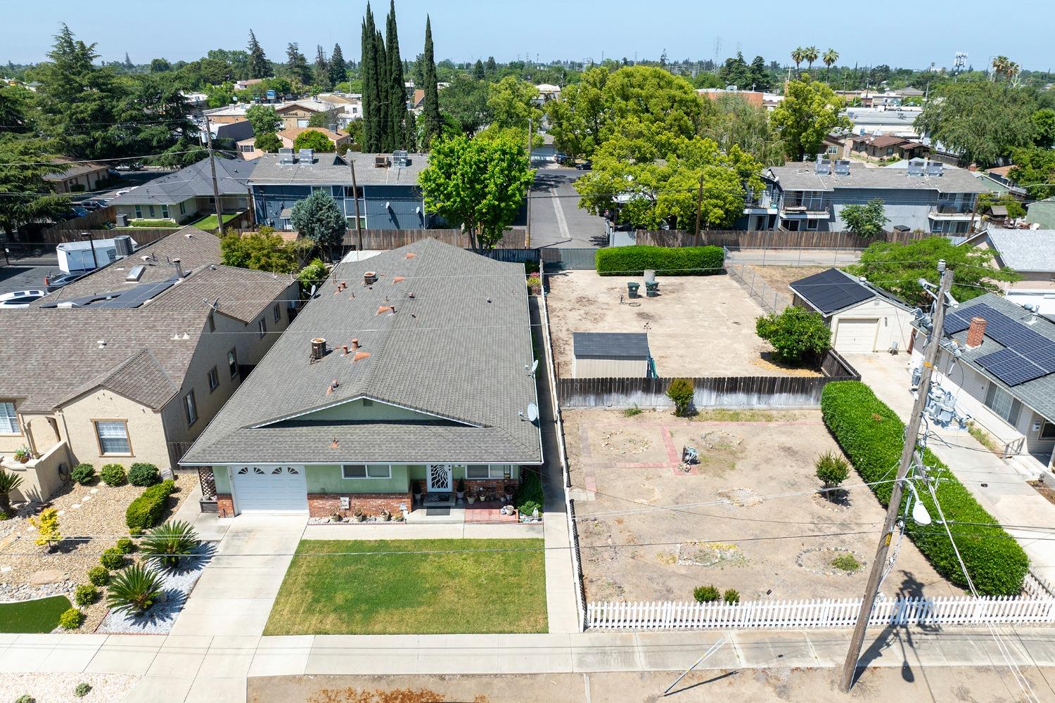 N Lincoln Avenue, Manteca, California image 1