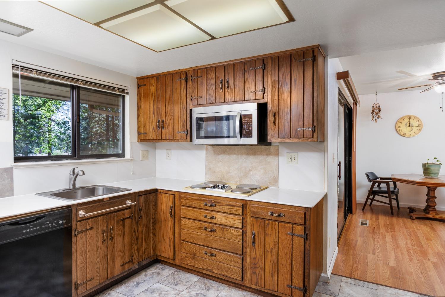 Detail Gallery Image 13 of 50 For 6420 Longridge Ct, Foresthill,  CA 95631 - 4 Beds | 3 Baths