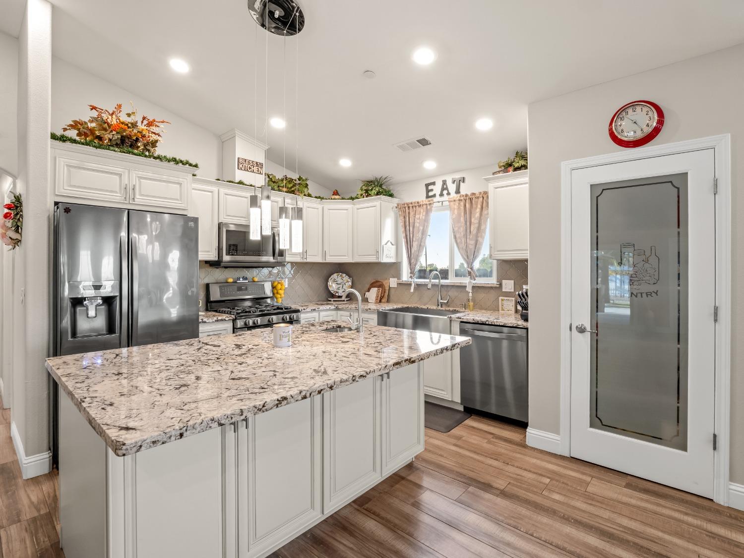 Detail Gallery Image 19 of 78 For 17324 Bonita Rd, Madera,  CA 93636 - 5 Beds | 4 Baths