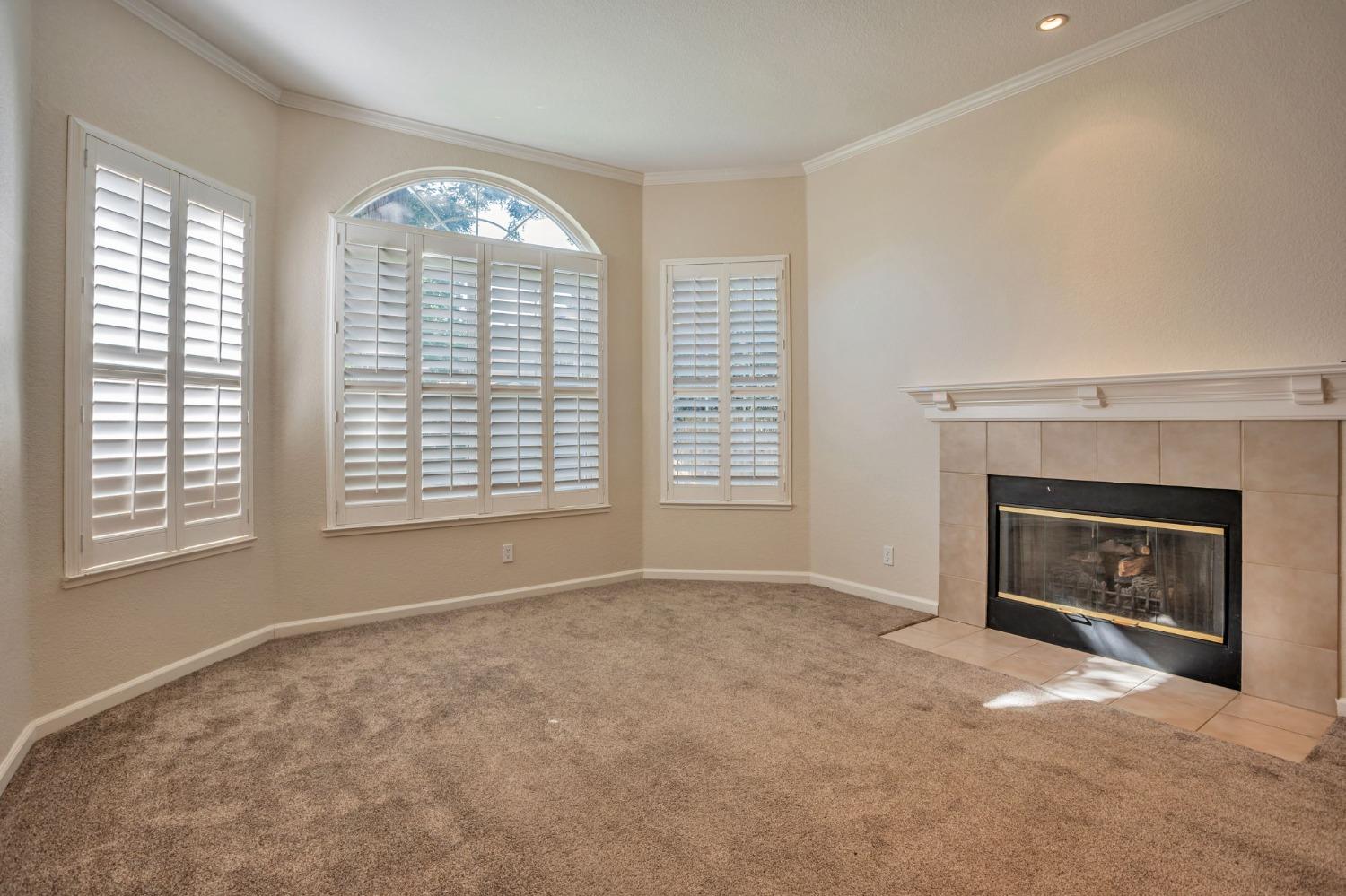 Detail Gallery Image 10 of 47 For 9034 Acorn Ridge Cir, Elk Grove,  CA 95758 - 4 Beds | 2 Baths