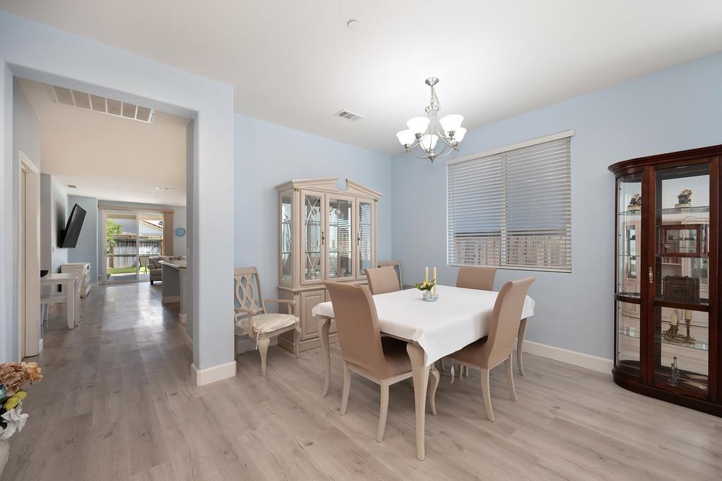 Detail Gallery Image 5 of 30 For 4869 Tusk Way, Elk Grove,  CA 95757 - 3 Beds | 2 Baths