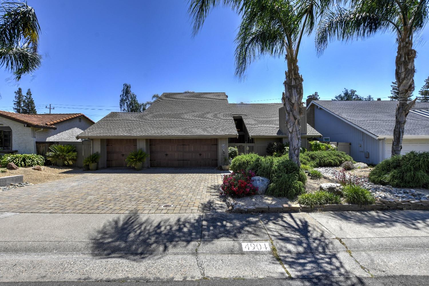 Detail Gallery Image 4 of 48 For 4904 Olive Oak Way, Carmichael,  CA 95608 - 4 Beds | 2 Baths