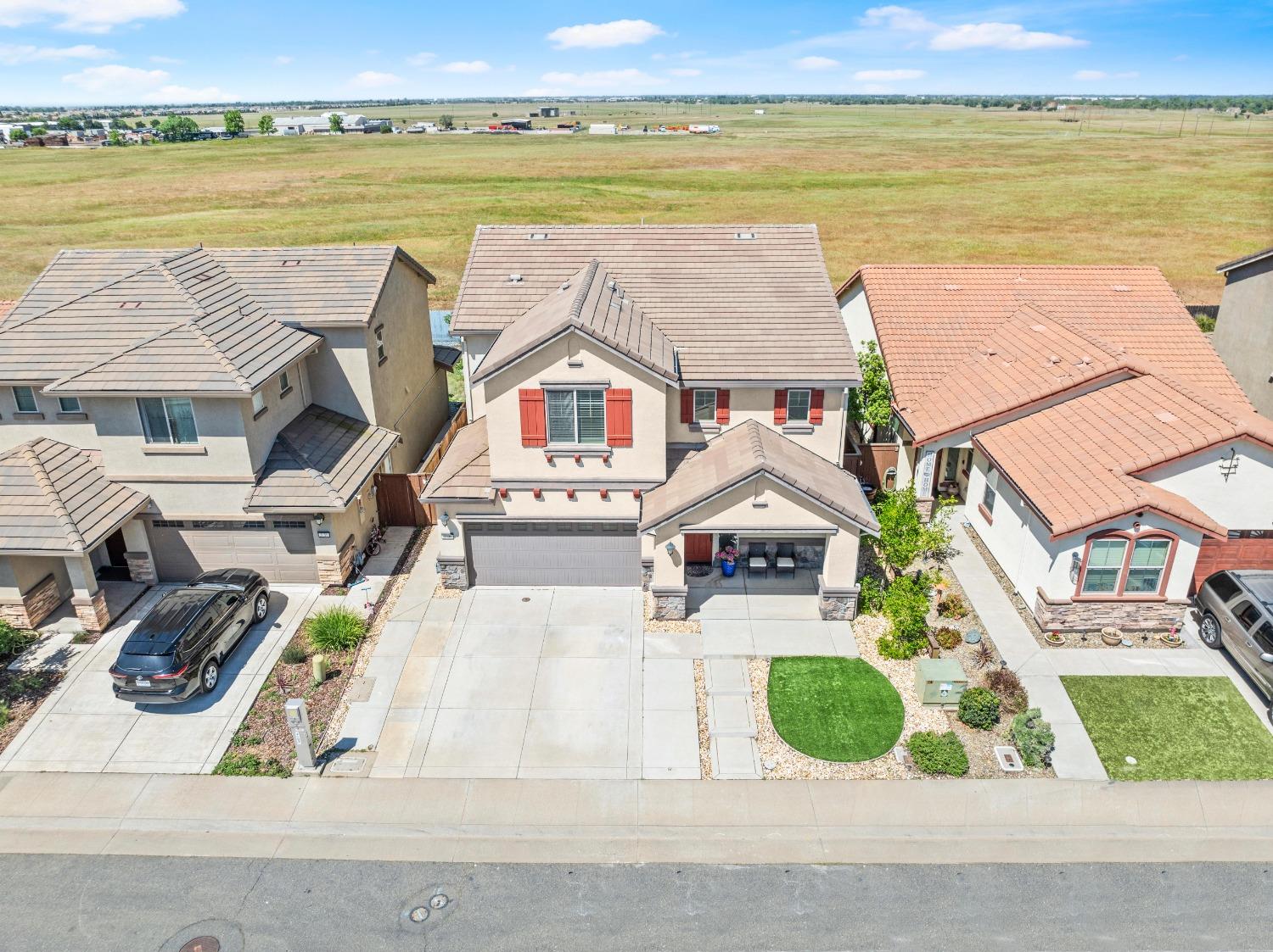 Detail Gallery Image 4 of 71 For 3706 Rockdale Dr, Rancho Cordova,  CA 95742 - 4 Beds | 3 Baths