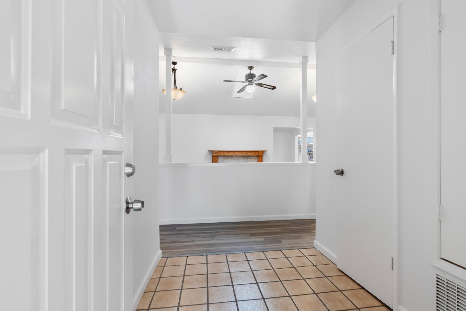Detail Gallery Image 3 of 42 For 766 Meadowlark Ave, Los Banos,  CA 93635 - 3 Beds | 2 Baths