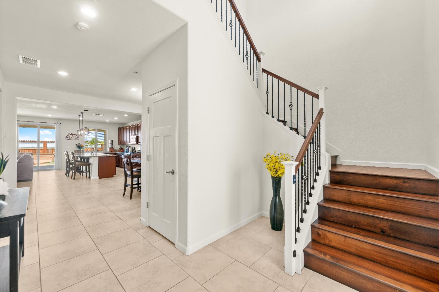 Detail Gallery Image 10 of 71 For 3706 Rockdale Dr, Rancho Cordova,  CA 95742 - 4 Beds | 3 Baths
