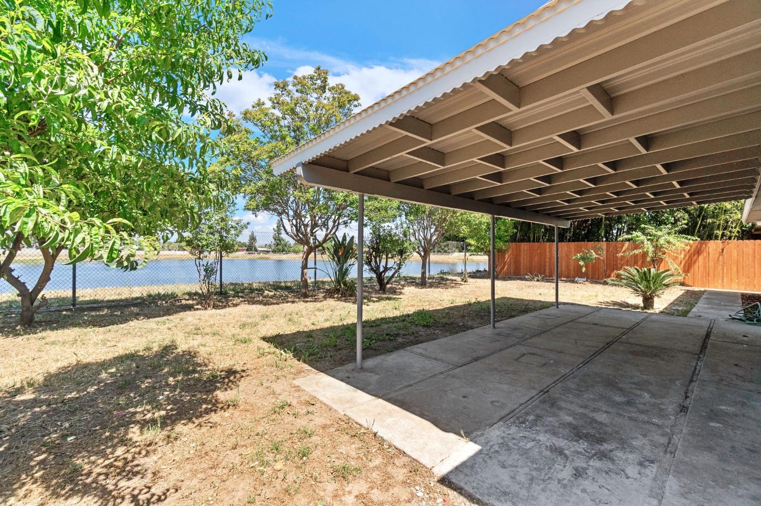 Detail Gallery Image 23 of 25 For 1704 E Los Altos Ave, Fresno,  CA 93710 - 3 Beds | 2 Baths