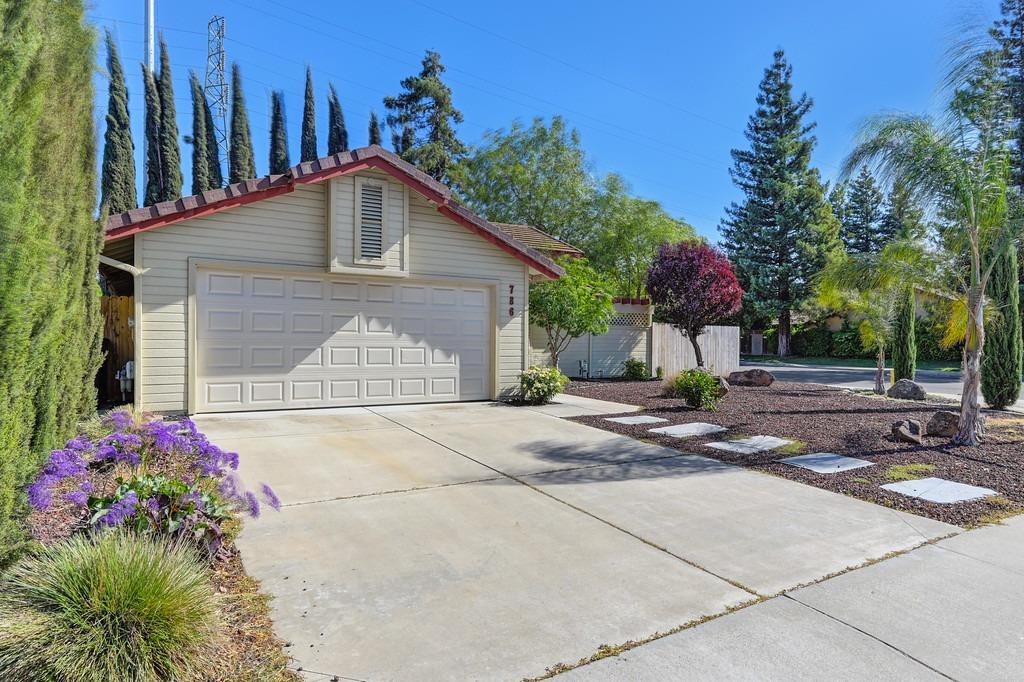 Detail Gallery Image 3 of 43 For 786 Lourence Ct, Tracy,  CA 95376 - 3 Beds | 2 Baths