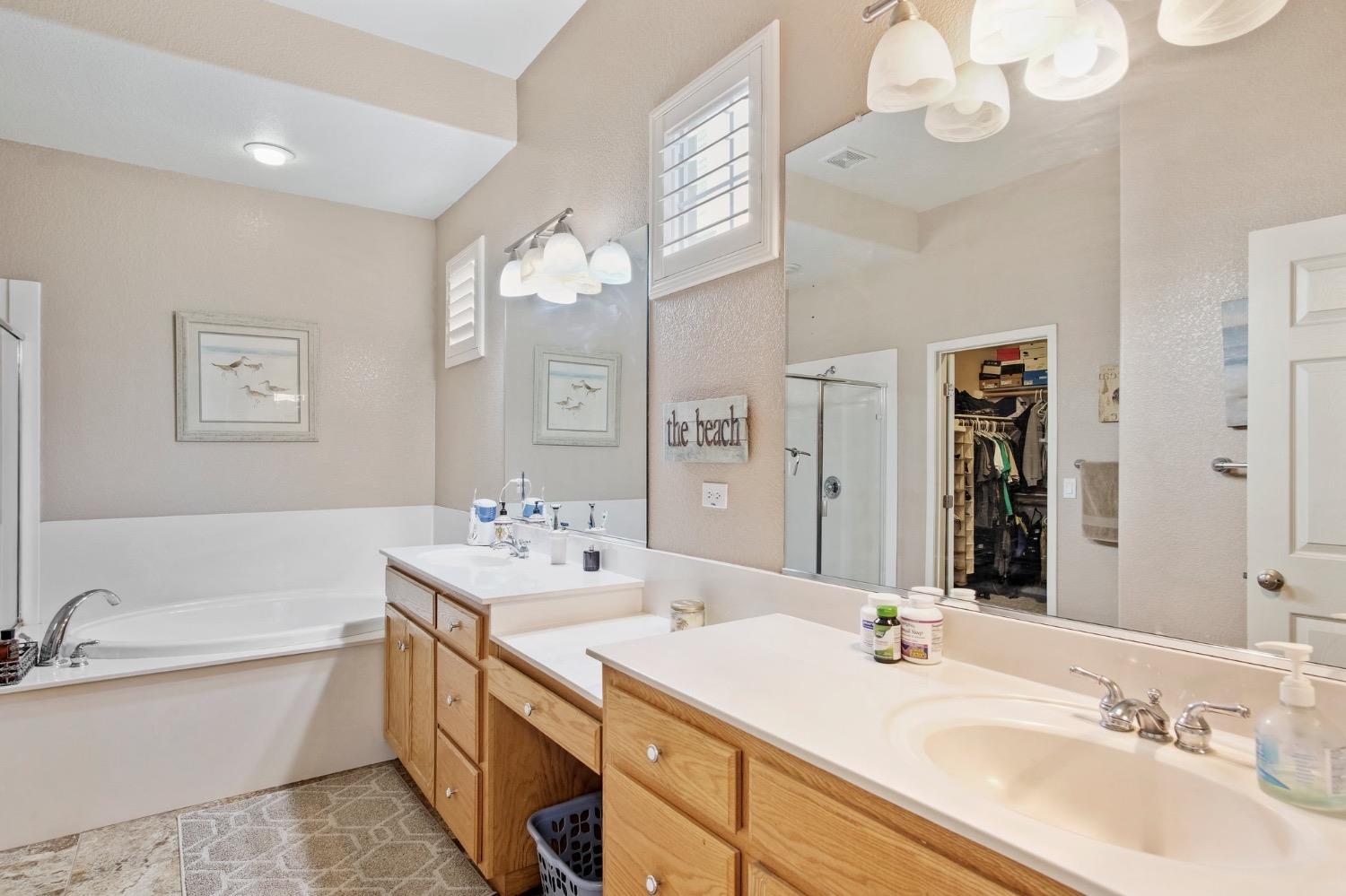 Detail Gallery Image 13 of 19 For 561 Branding Iron St, Oakdale,  CA 95361 - 3 Beds | 3 Baths