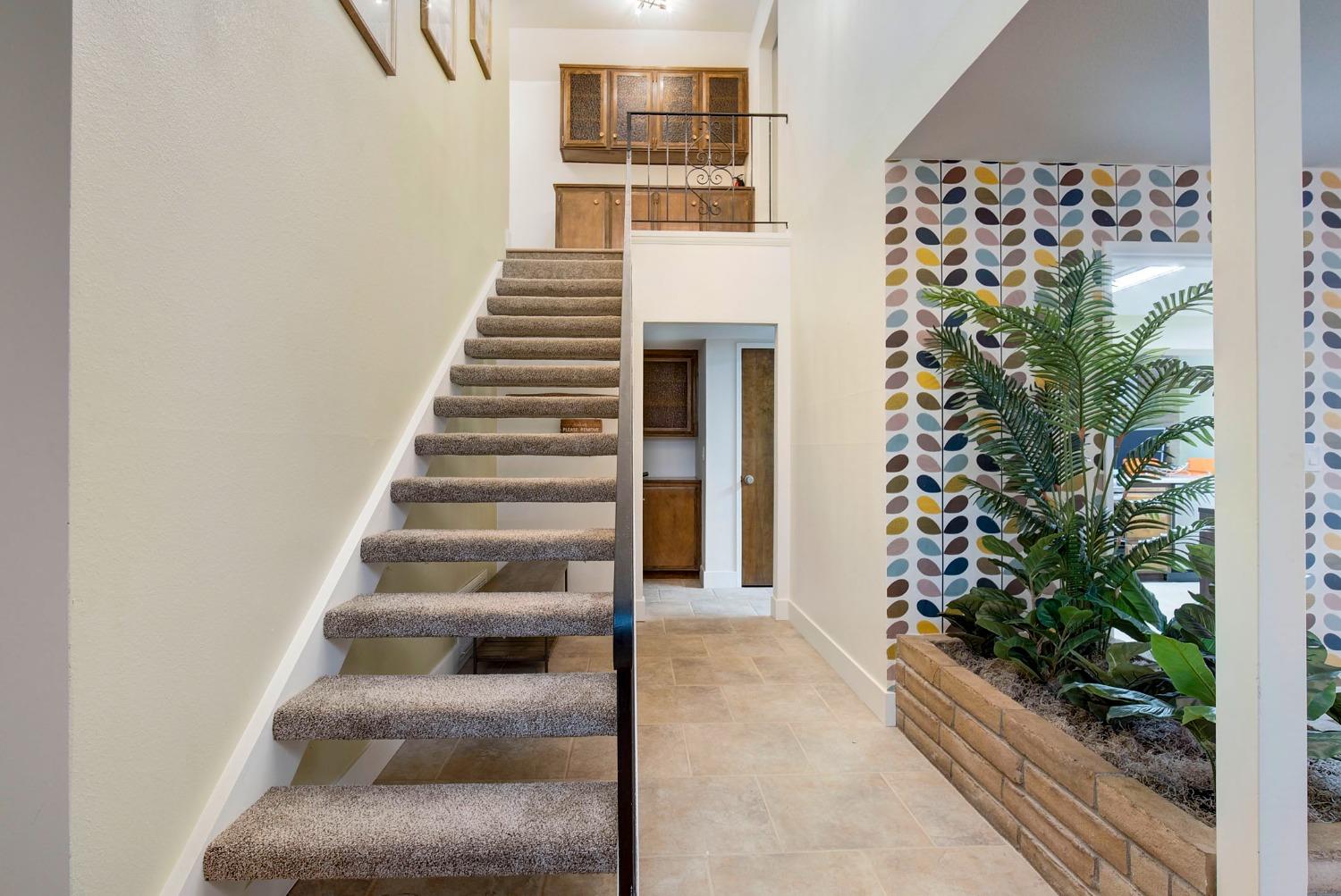 Detail Gallery Image 6 of 43 For 7105 Ansley Ct, Citrus Heights,  CA 95621 - 5 Beds | 3 Baths