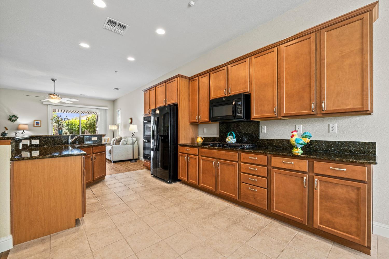 Detail Gallery Image 4 of 54 For 2081 Abby Gate Dr, Roseville,  CA 95747 - 3 Beds | 2 Baths