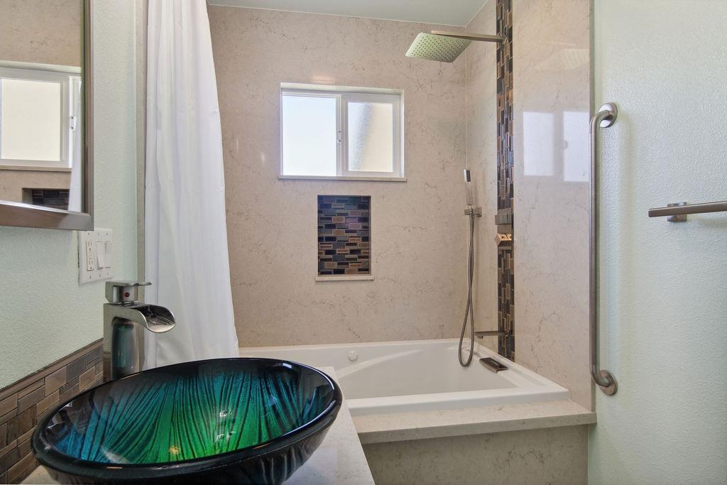 Detail Gallery Image 12 of 27 For 990 E C St, Oakdale,  CA 95361 - 3 Beds | 2 Baths