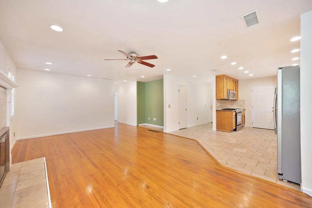 Detail Gallery Image 10 of 31 For 5349 Mcmillan Dr, Fair Oaks,  CA 95628 - 3 Beds | 2 Baths