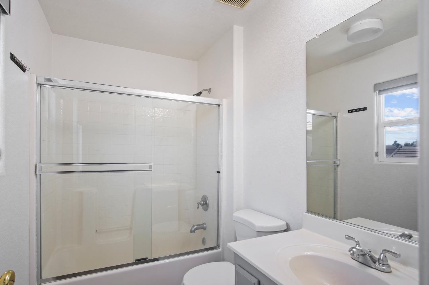 Detail Gallery Image 21 of 36 For 456 Meadow Creek Dr, Patterson,  CA 95363 - 5 Beds | 4/1 Baths