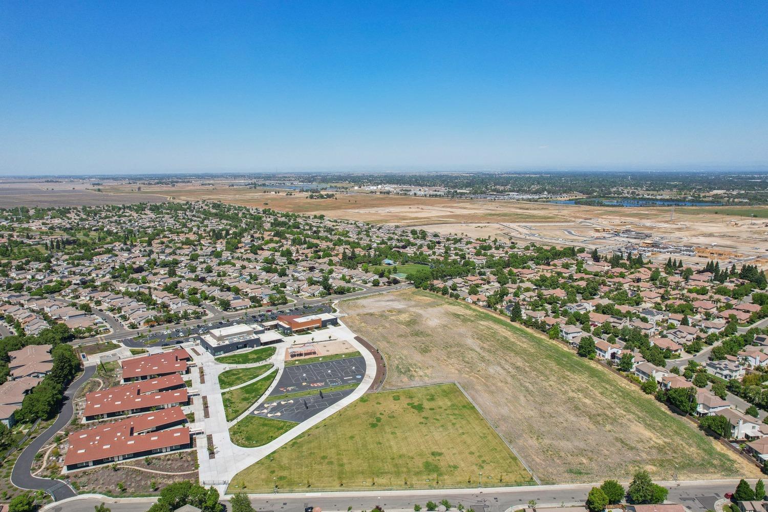 Detail Gallery Image 38 of 43 For 1707 Danbrook Dr, Sacramento,  CA 95835 - 3 Beds | 2 Baths
