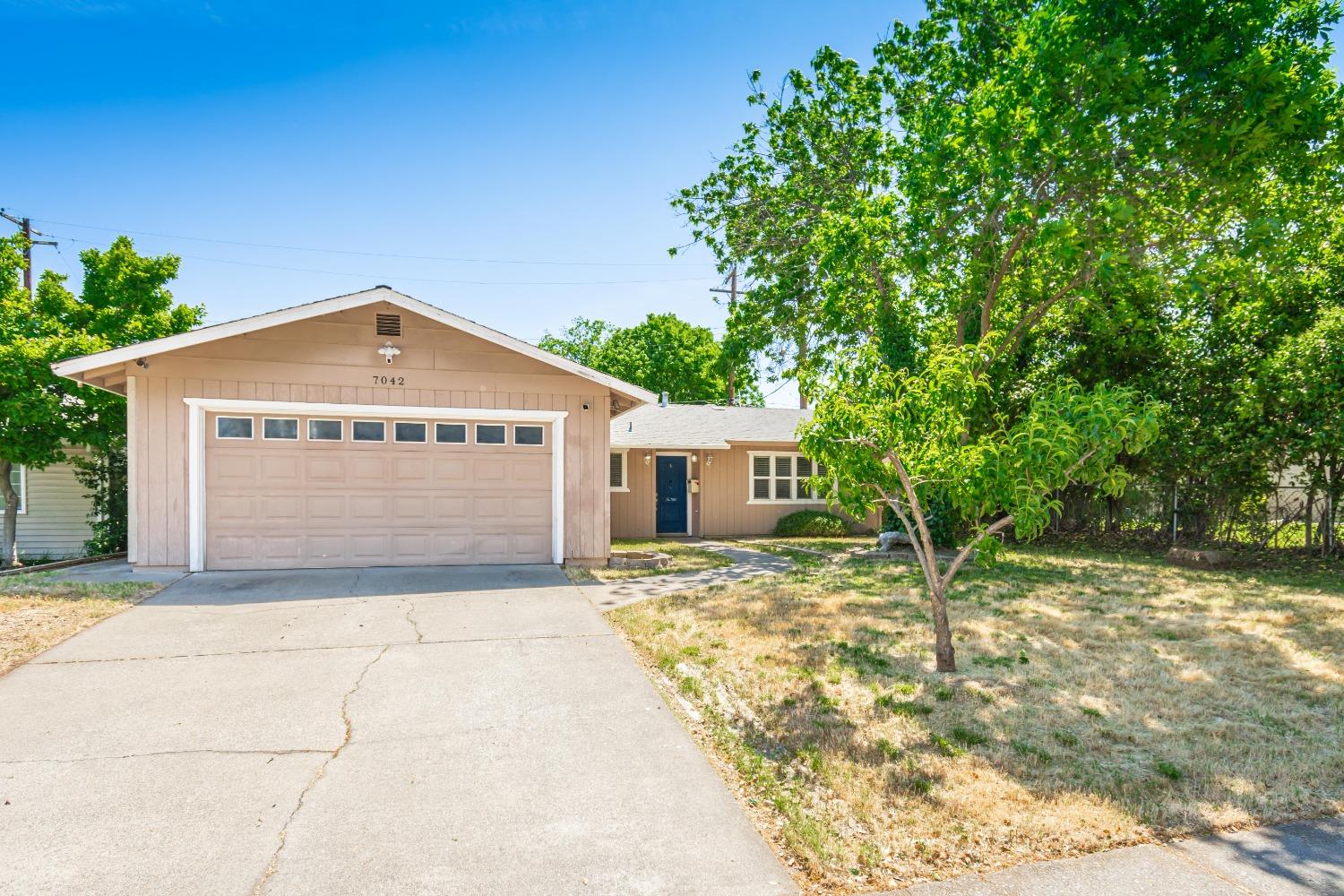 Detail Gallery Image 5 of 32 For 7042 Van Maren Ln, Citrus Heights,  CA 95621 - 3 Beds | 1/1 Baths