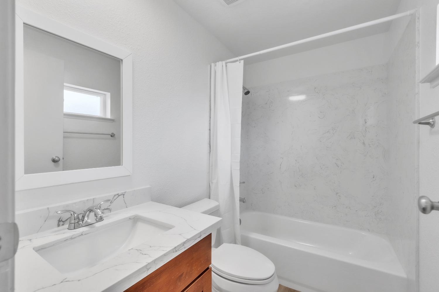 Detail Gallery Image 13 of 20 For 4355 Pow Way, Sacramento,  CA 95820 - 3 Beds | 2 Baths