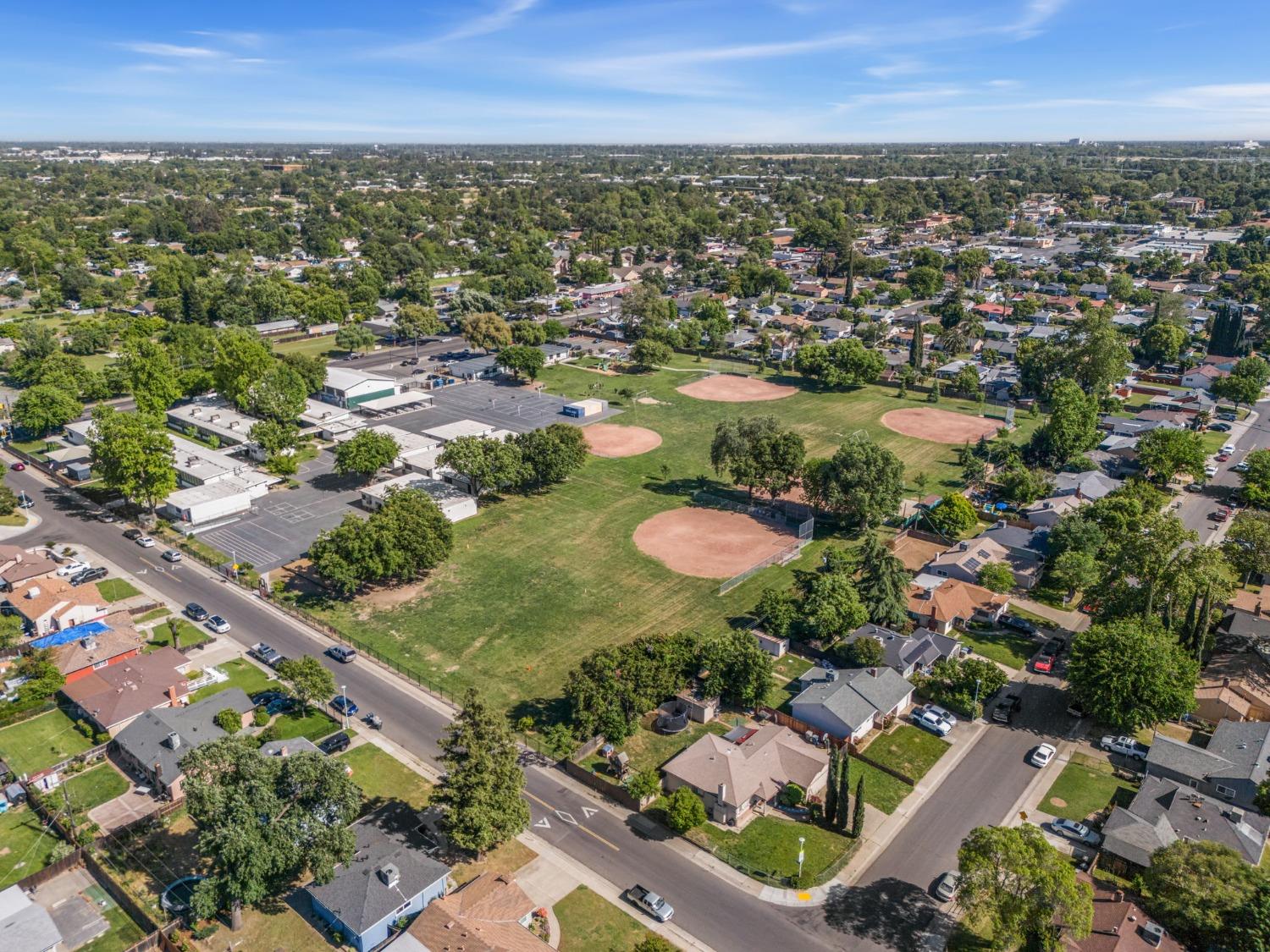 Detail Gallery Image 30 of 33 For 2732 Northglen St, Sacramento,  CA 95833 - 3 Beds | 2 Baths