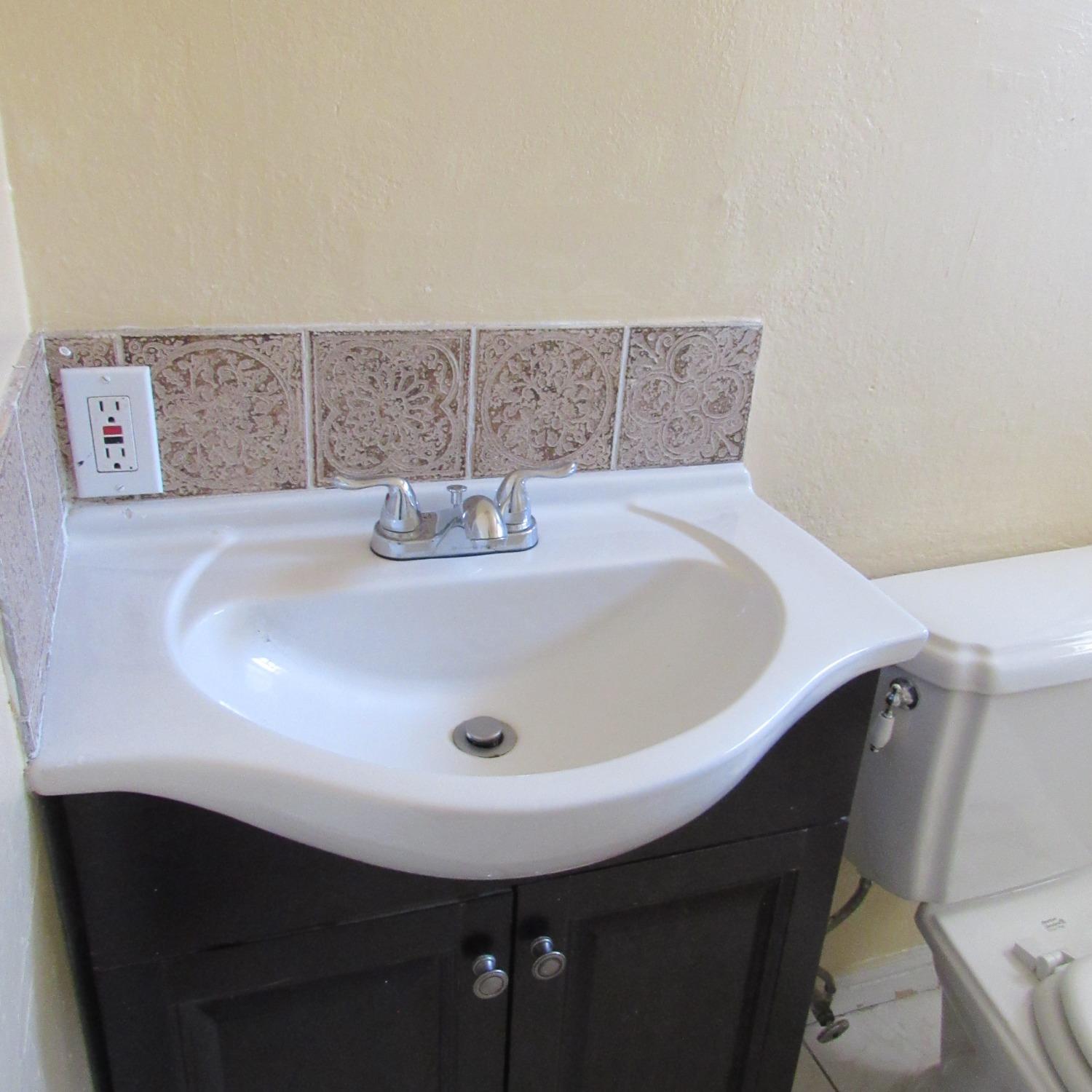 Detail Gallery Image 5 of 6 For 2943 Monte Diablo Ave #4,  Stockton,  CA 95203 - 2 Beds | 1 Baths