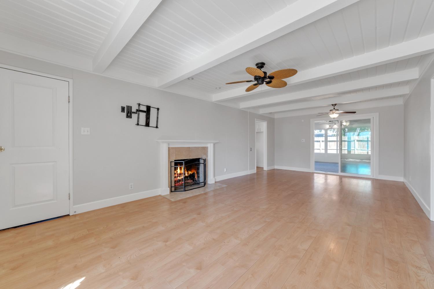 Detail Gallery Image 7 of 25 For 2124 Byron Rd, Sacramento,  CA 95825 - 2 Beds | 1 Baths