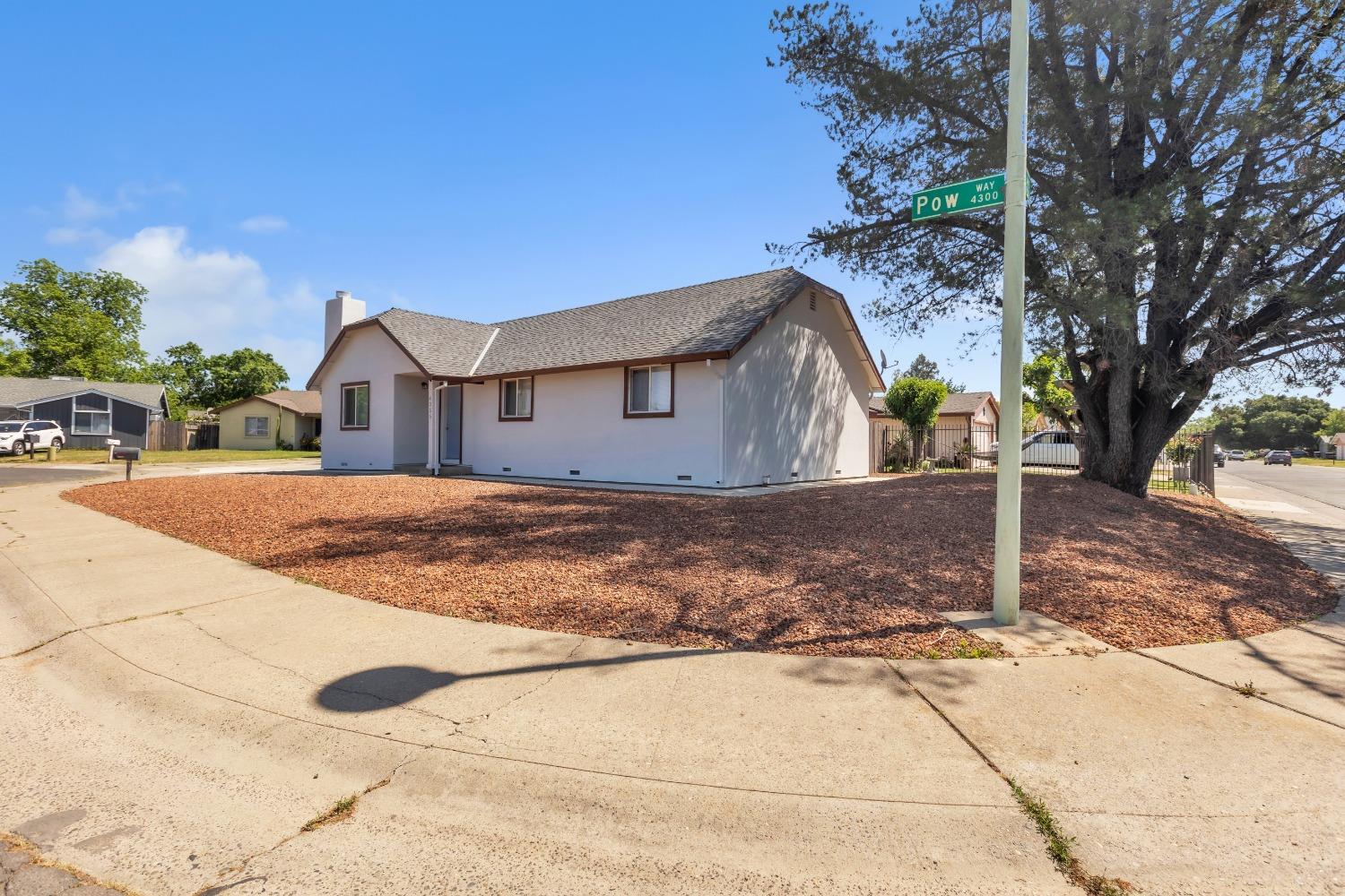 Detail Gallery Image 2 of 20 For 4355 Pow Way, Sacramento,  CA 95820 - 3 Beds | 2 Baths