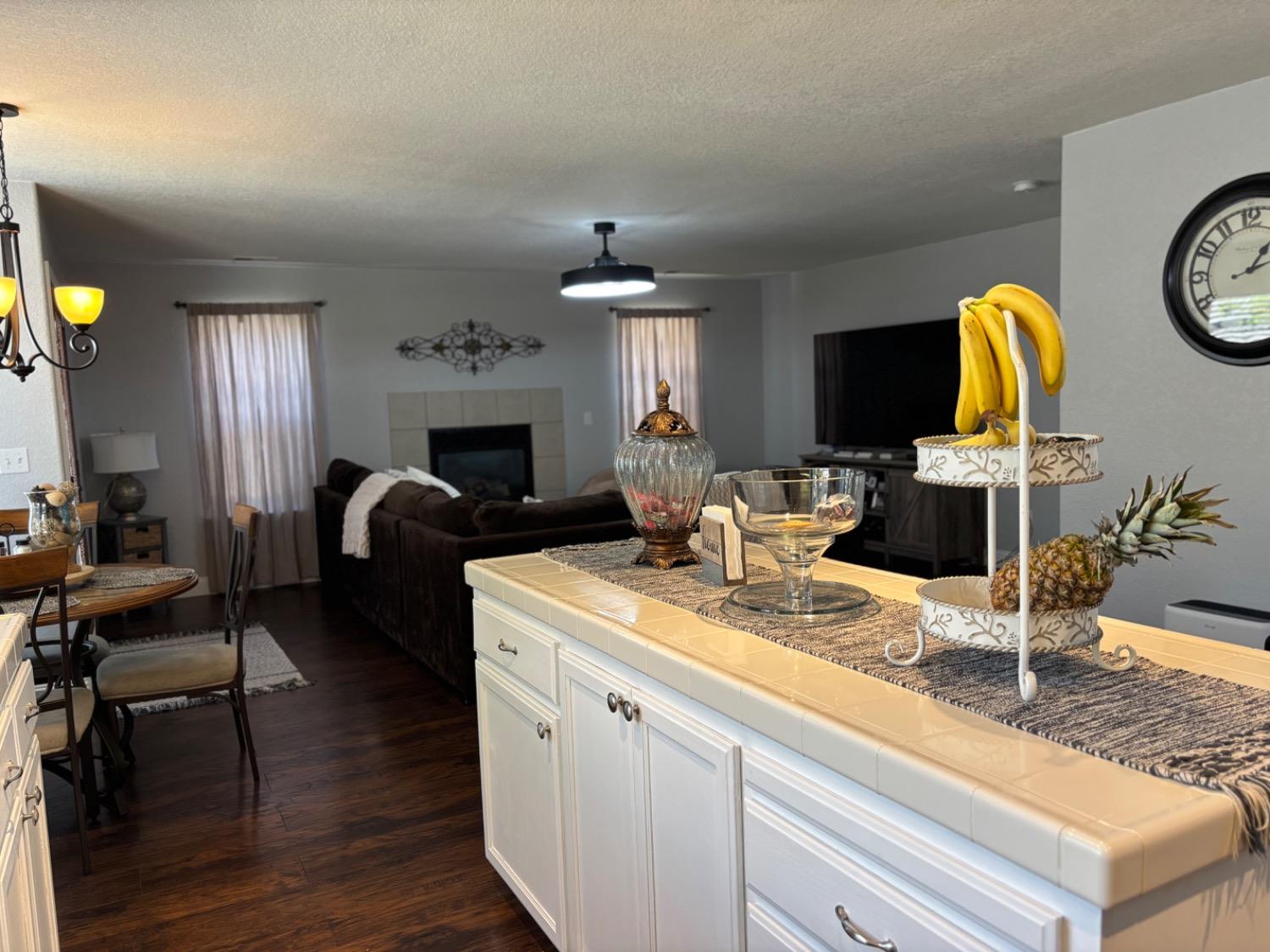 Detail Gallery Image 6 of 30 For 1617 Heath Way, Ceres,  CA 95307 - 4 Beds | 2/1 Baths
