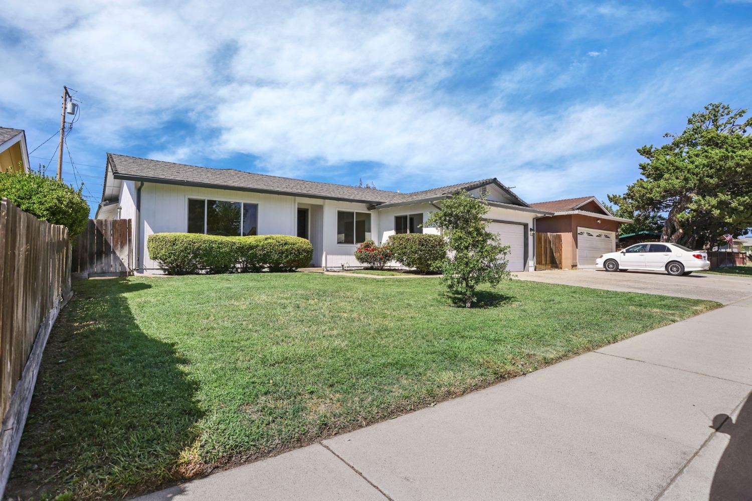Detail Gallery Image 3 of 34 For 2715 Madrone Ave, Stockton,  CA 95207 - 3 Beds | 2 Baths