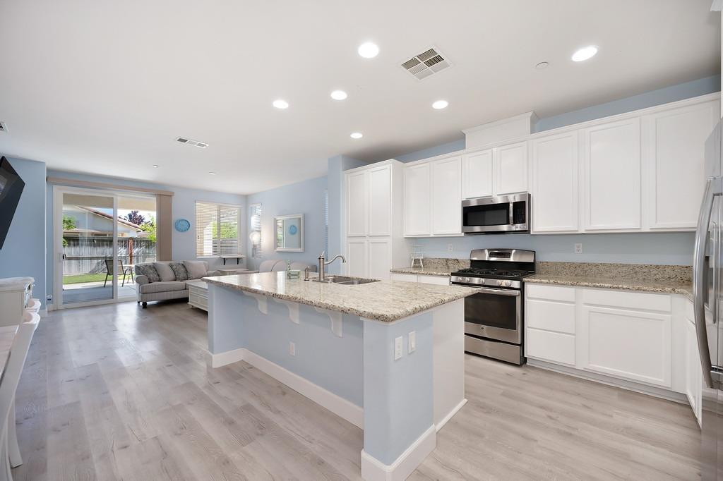 Detail Gallery Image 6 of 30 For 4869 Tusk Way, Elk Grove,  CA 95757 - 3 Beds | 2 Baths