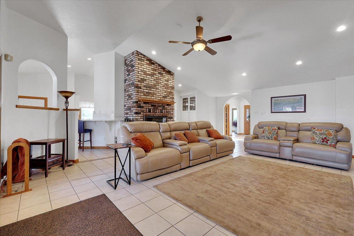 Detail Gallery Image 21 of 99 For 1721 Starr St, Yuba City,  CA 95993 - 5 Beds | 3 Baths