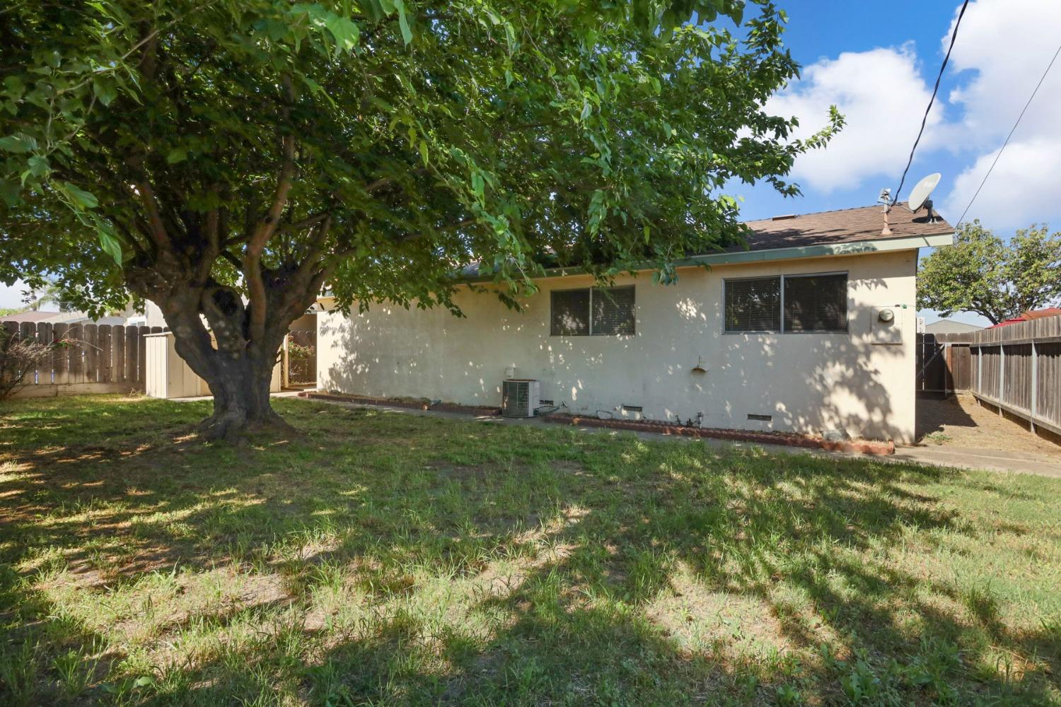 Detail Gallery Image 30 of 33 For 1806 Larkspur Ln, Ceres,  CA 95307 - 3 Beds | 2 Baths