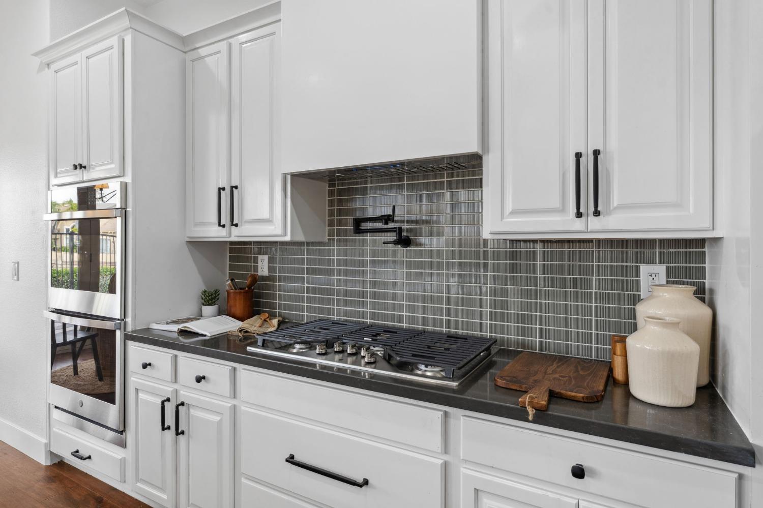 Detail Gallery Image 12 of 33 For 261 Vista Creek Cir, Sacramento,  CA 95835 - 5 Beds | 3/1 Baths