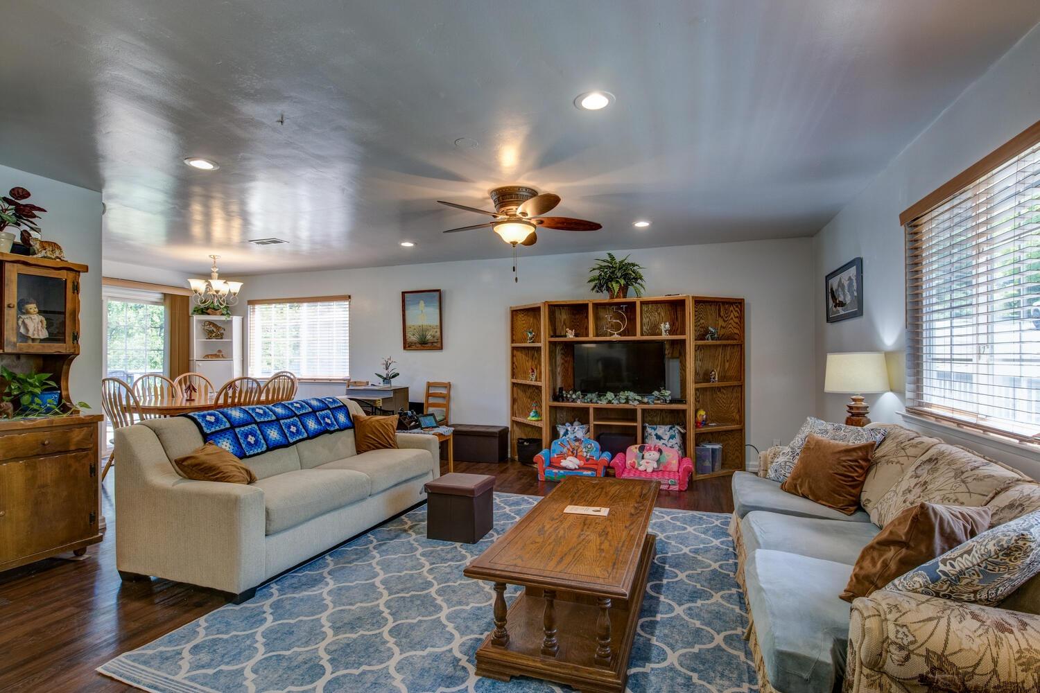 Detail Gallery Image 12 of 72 For 555 Arlette Ln, Diamond Springs,  CA 95619 - 8 Beds | 3 Baths