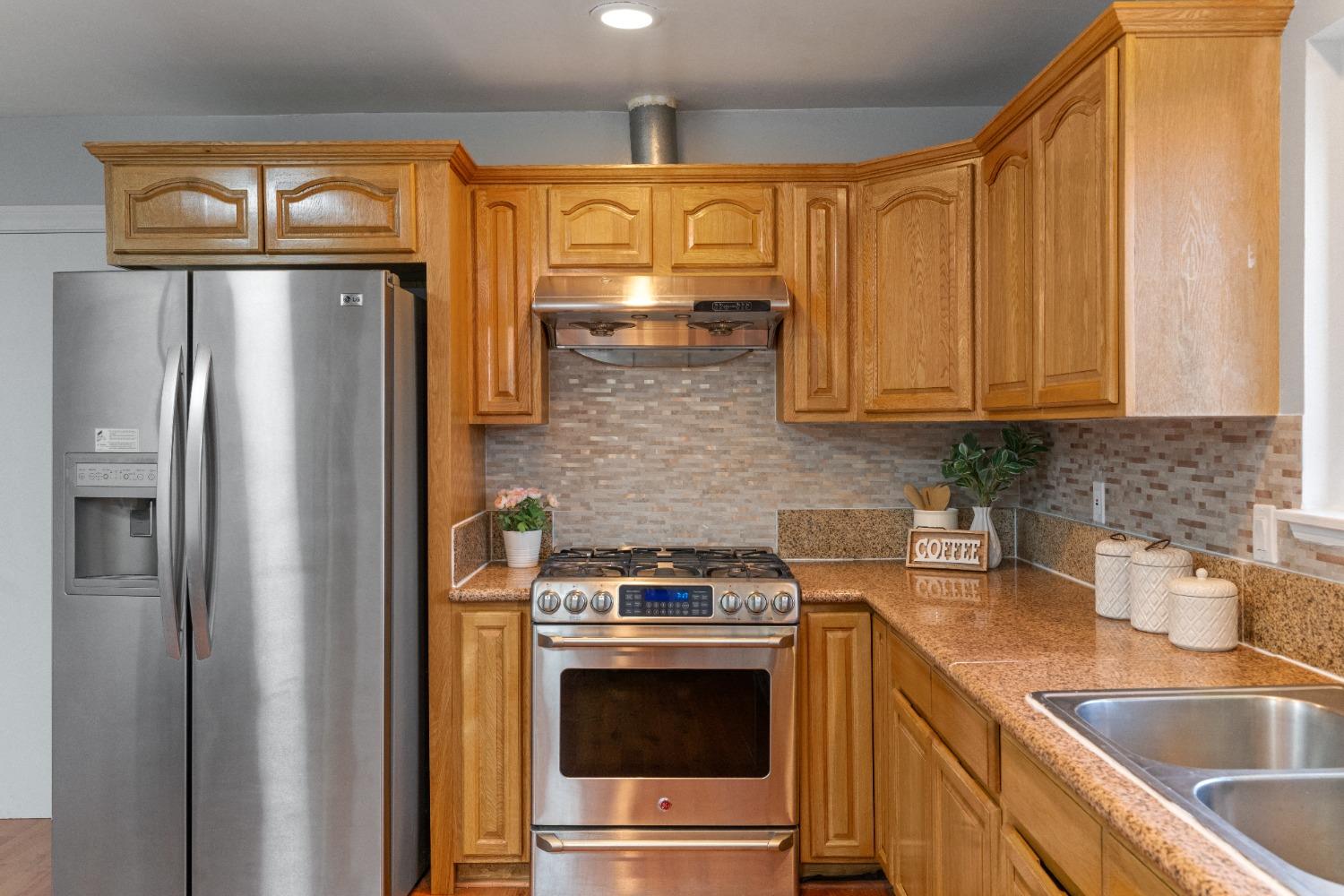 Detail Gallery Image 10 of 39 For 7477 21st St, Sacramento,  CA 95822 - 3 Beds | 2 Baths