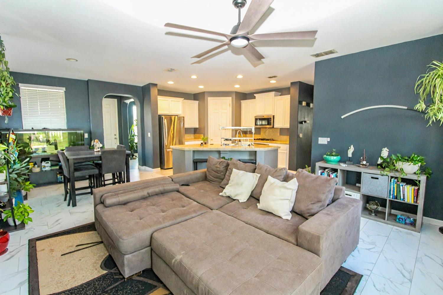 Detail Gallery Image 6 of 24 For 1193 Silver Spur Way, Plumas Lake,  CA 95961 - 4 Beds | 2 Baths