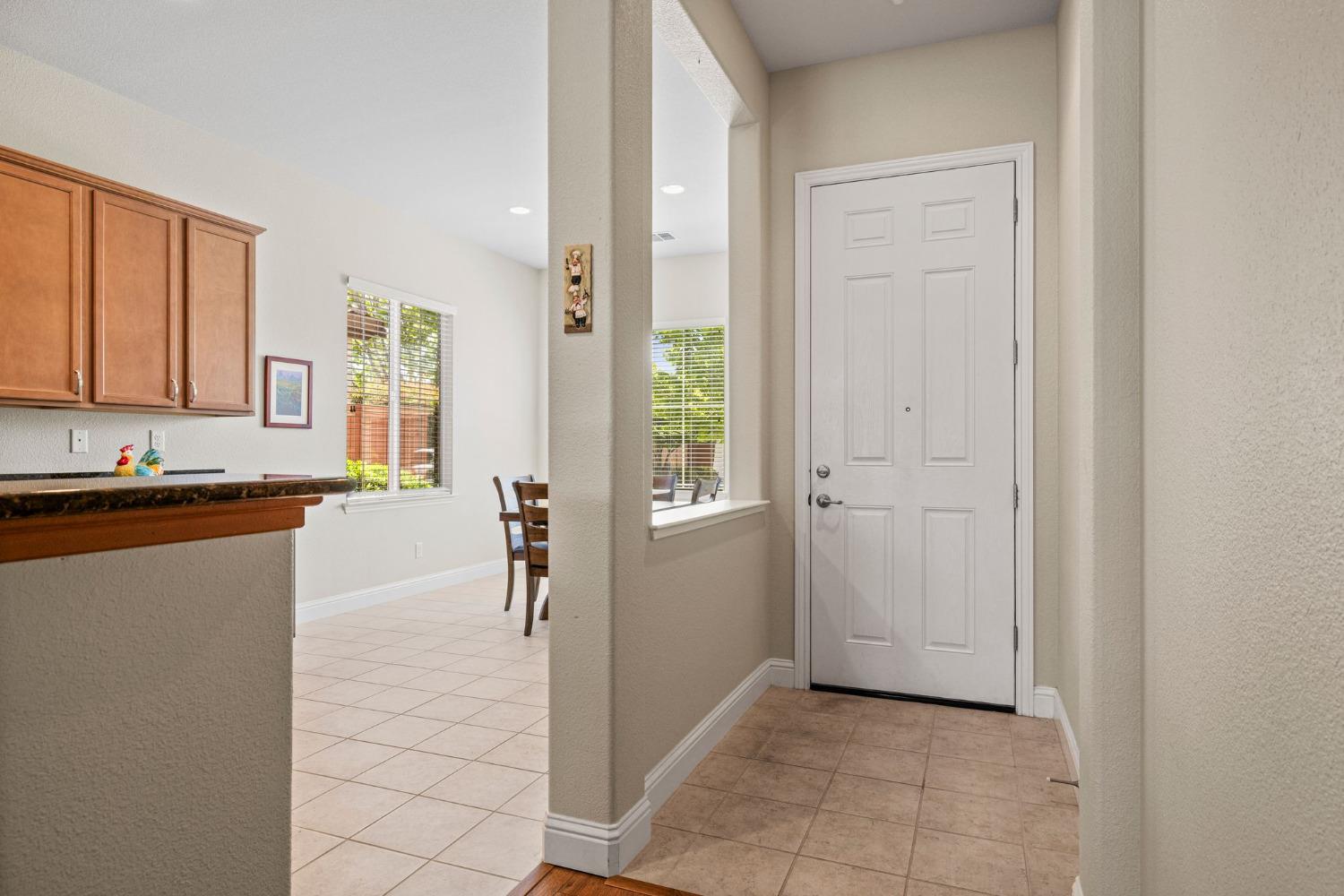 Detail Gallery Image 3 of 54 For 2081 Abby Gate Dr, Roseville,  CA 95747 - 3 Beds | 2 Baths