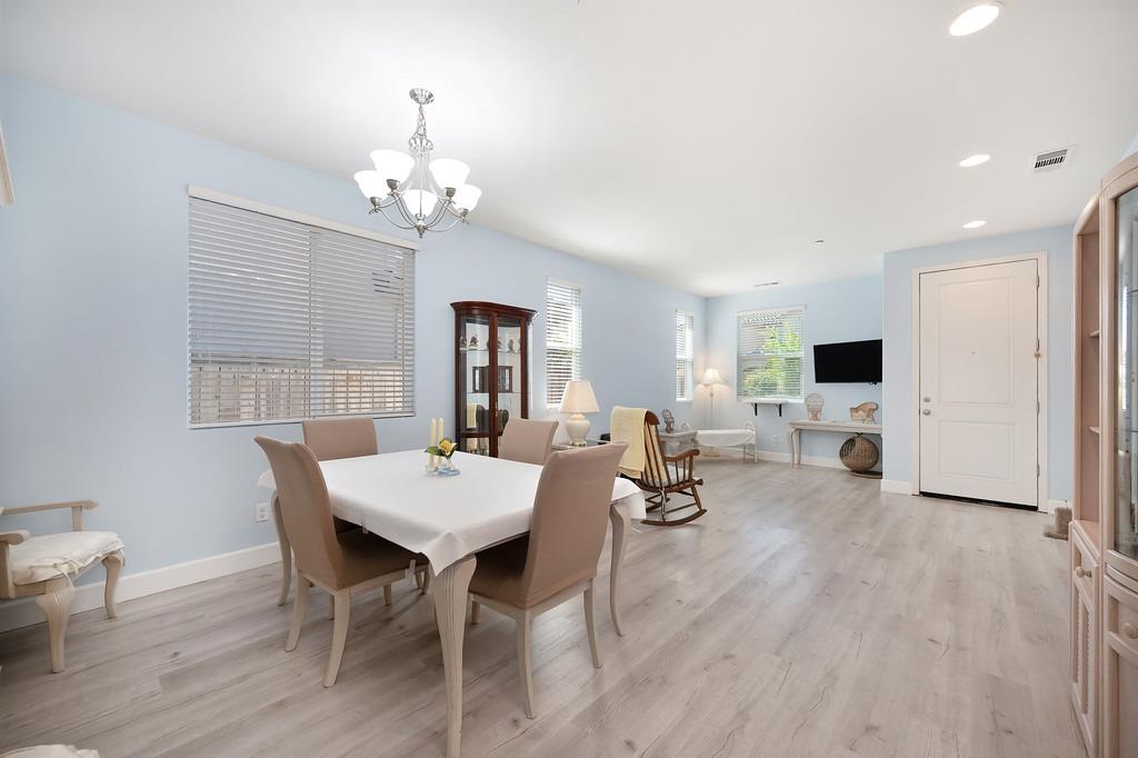 Detail Gallery Image 4 of 30 For 4869 Tusk Way, Elk Grove,  CA 95757 - 3 Beds | 2 Baths