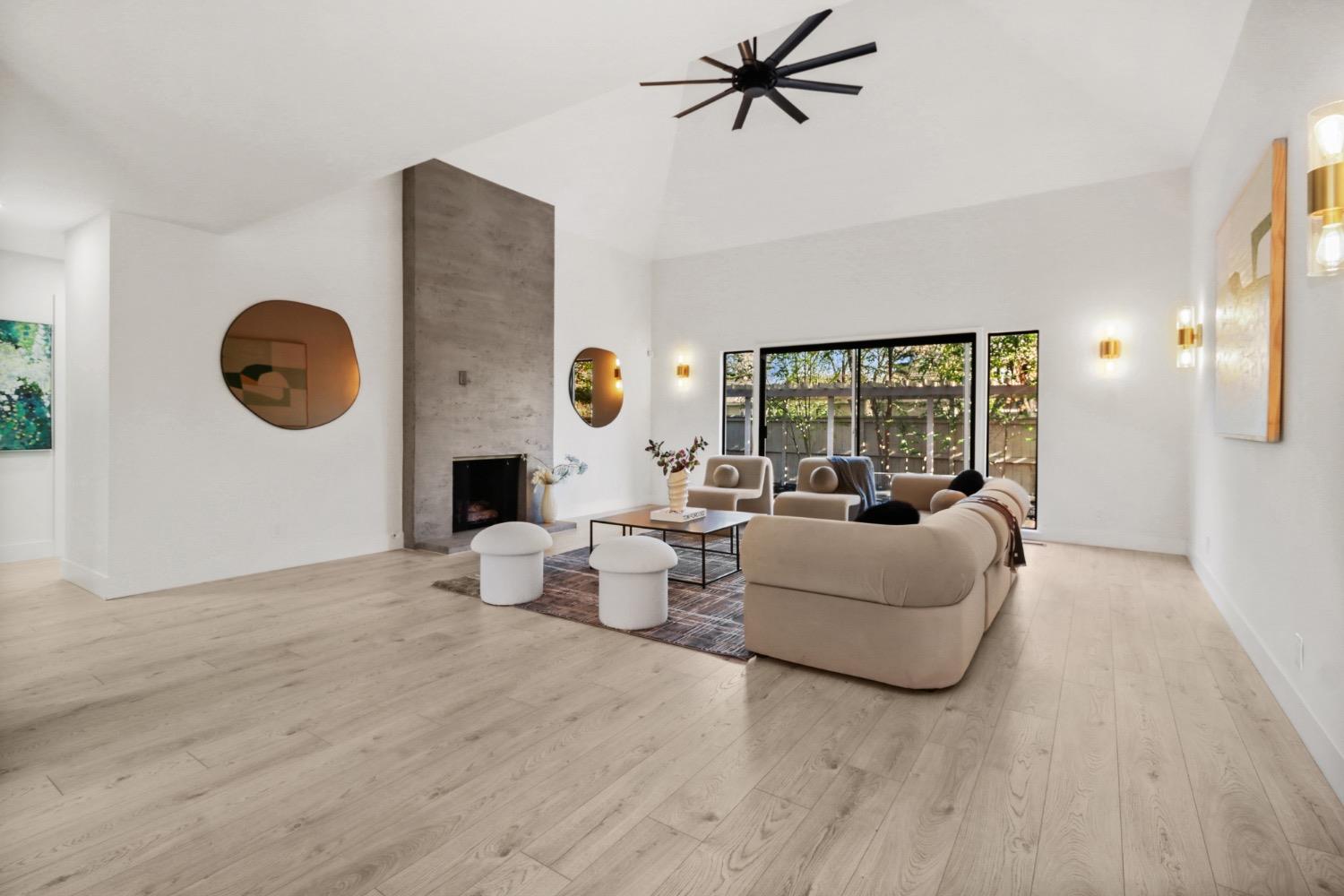 Detail Gallery Image 6 of 57 For 801 Commons Dr, Sacramento,  CA 95825 - 3 Beds | 2 Baths