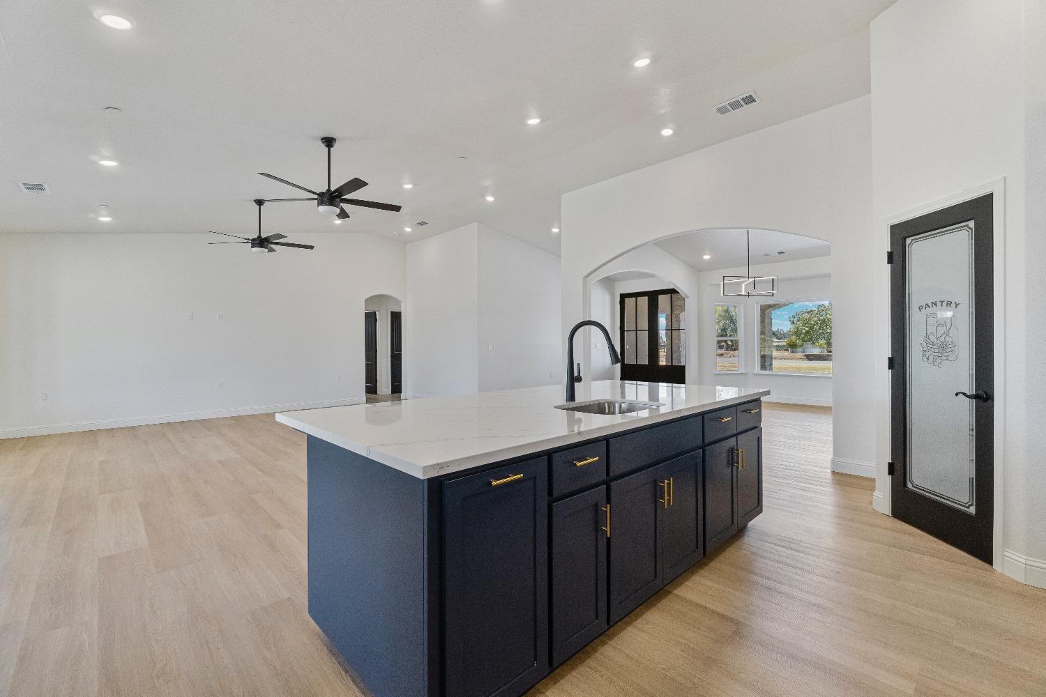Detail Gallery Image 14 of 39 For 15709 Road 29, Madera,  CA 93636 - 8 Beds | 6 Baths